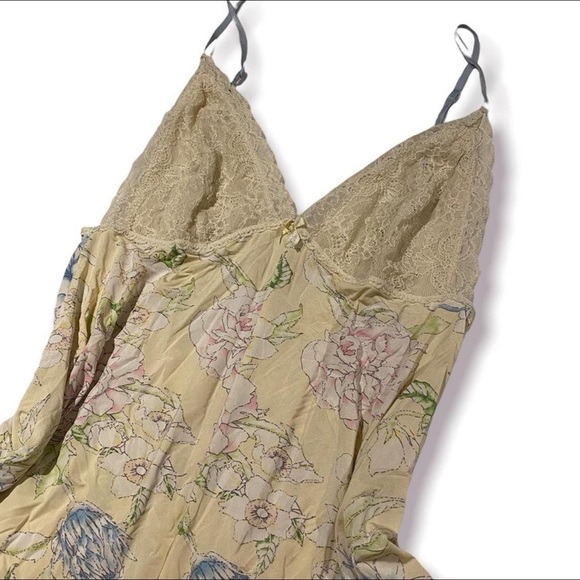 Silky lace floral mini dress 🌸 - Picture 4 of 4